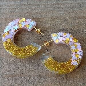 Confetti resin hoop earrings